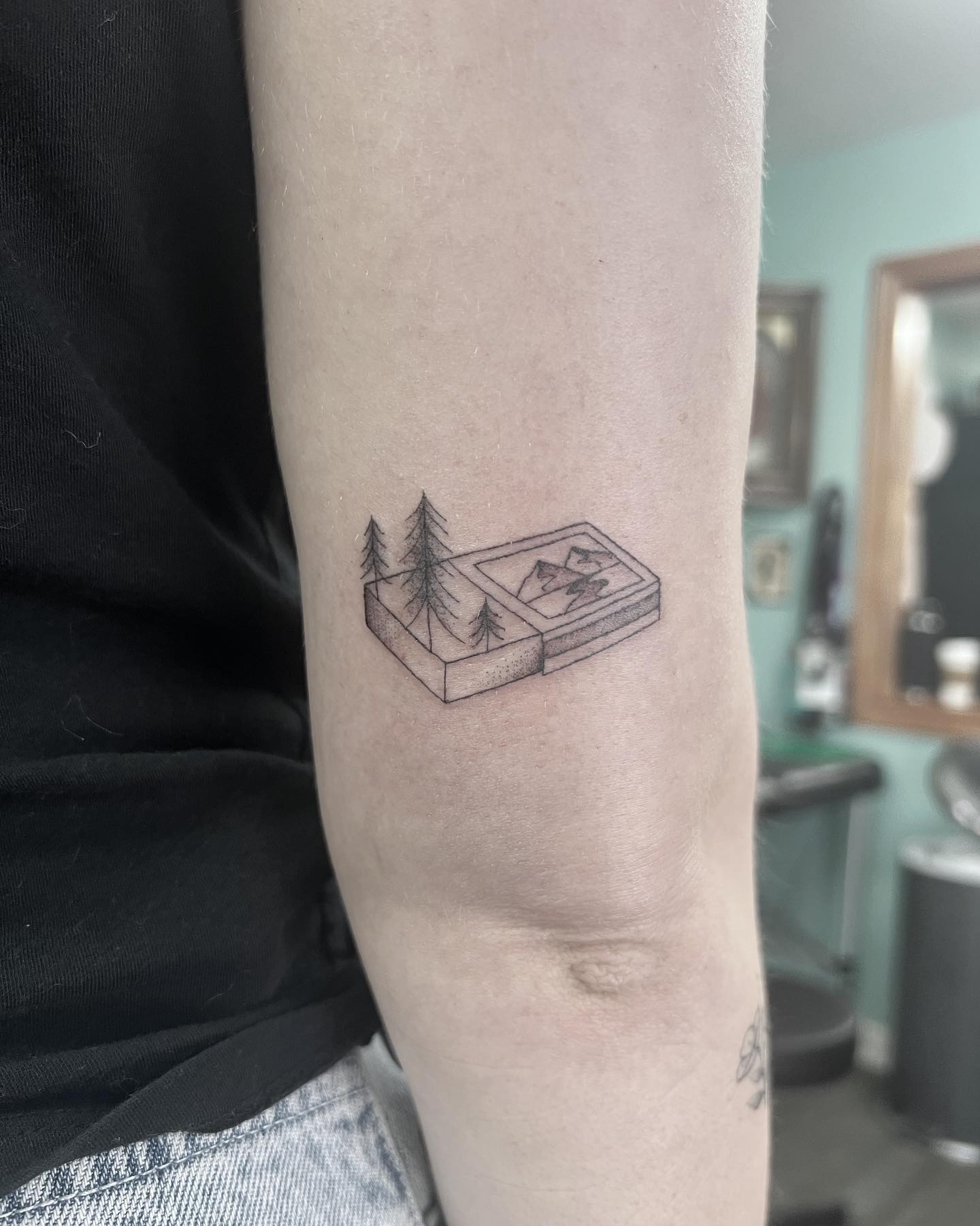 Fine line tattoo by Stephen Carballo